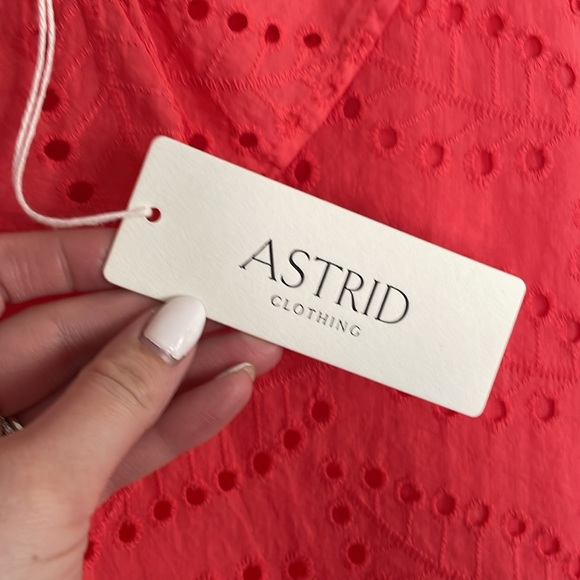 Coral Eyelet Tank - Picture 8 of 8